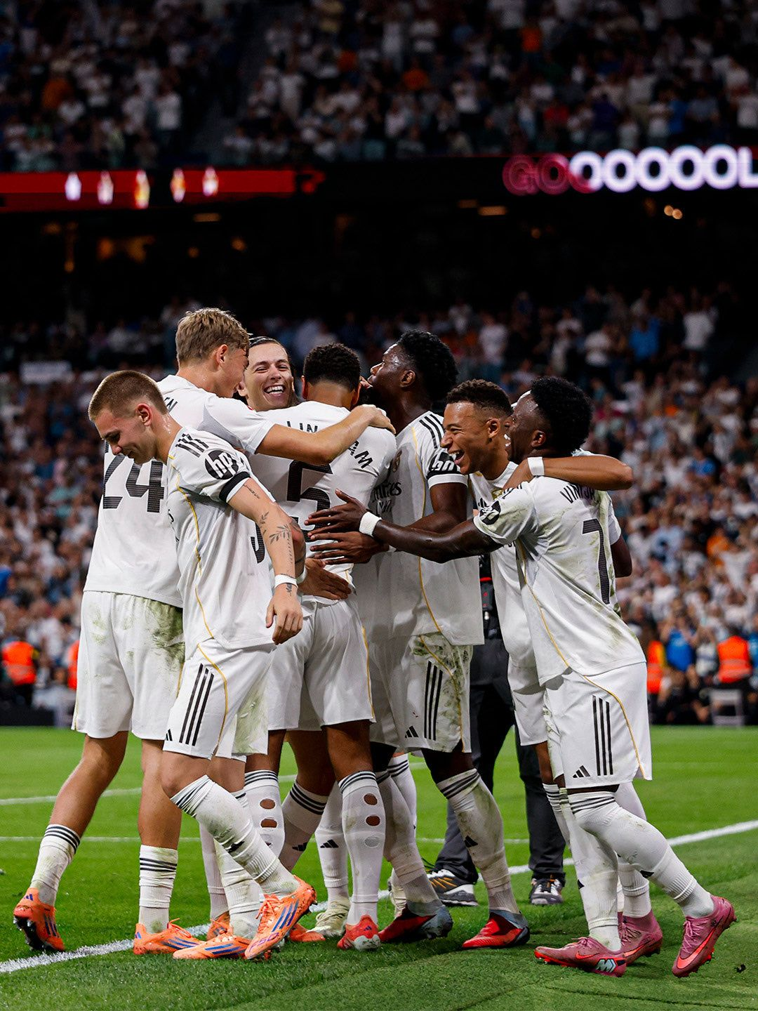SO SÁNH HÀNG CÔNG REAL MADRID